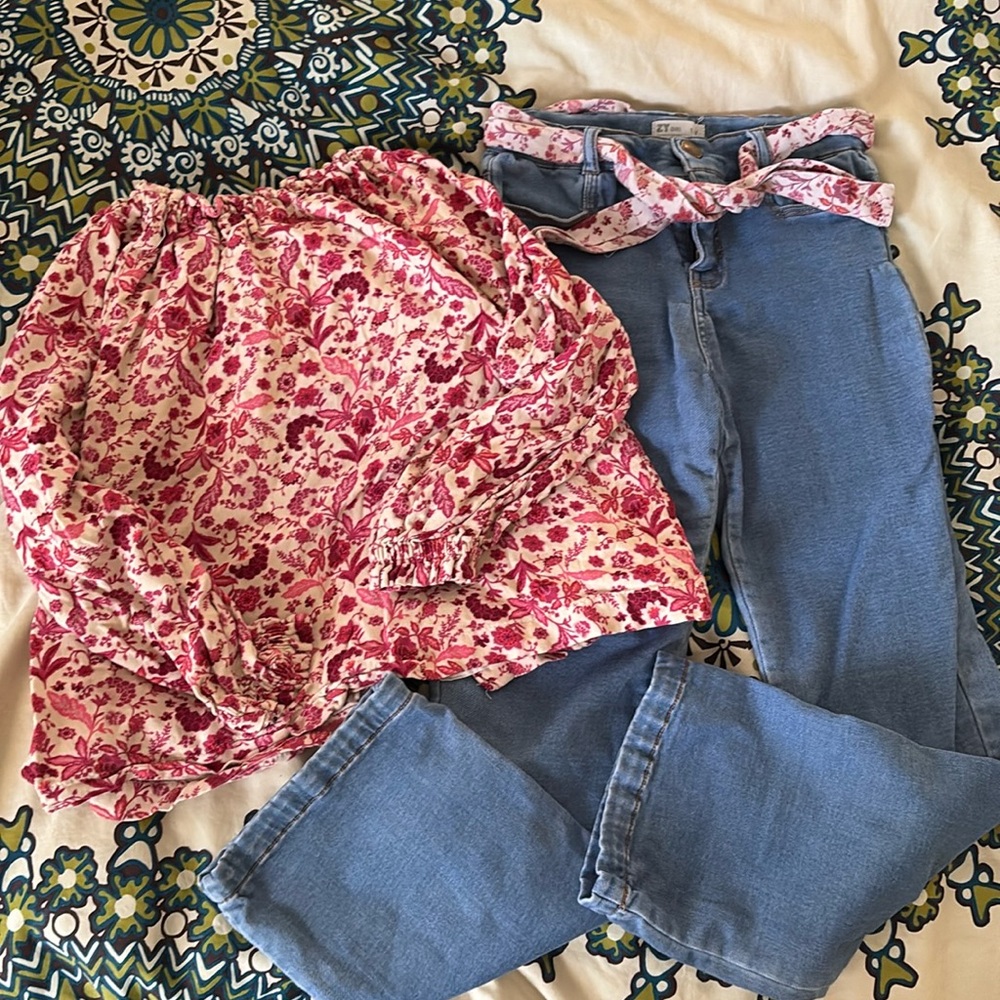 Matching set. Jeans and blouse. Girls size 9/10. EUC